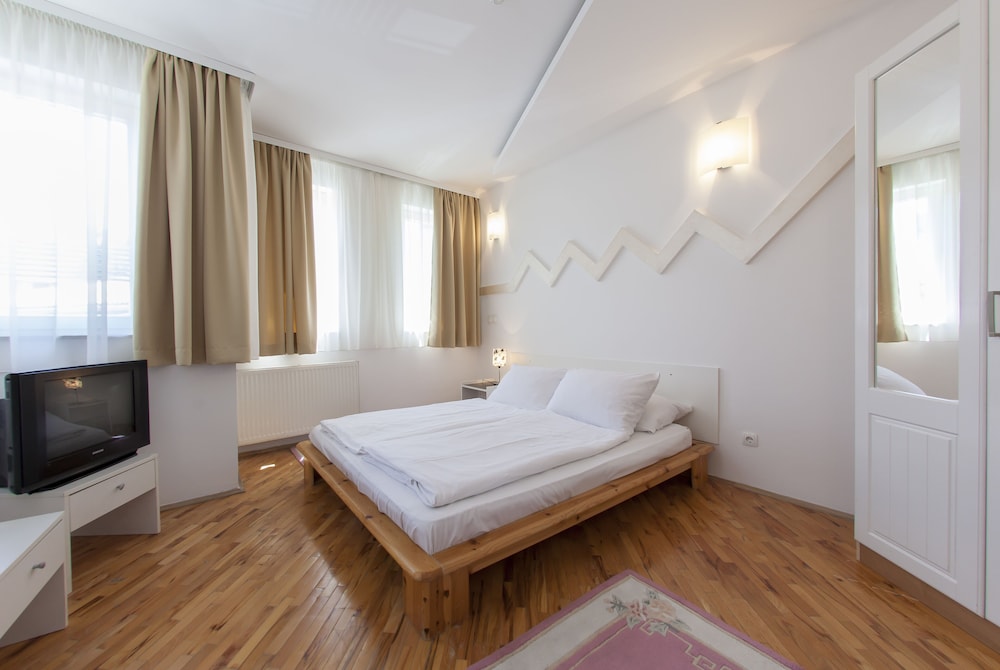 Hayat Hotel 18/57