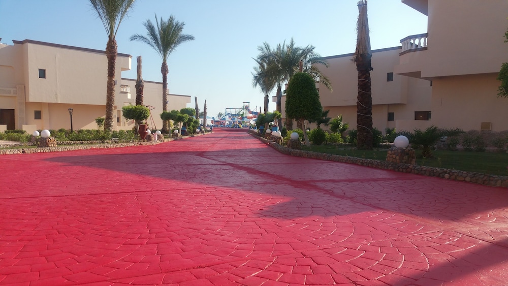 Bella Rose Aqua Park Beach Resort 18/33