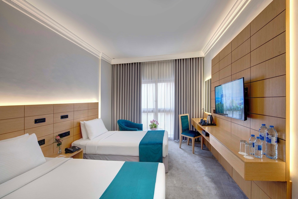 LOTUS GRAND HOTEL 6/50
