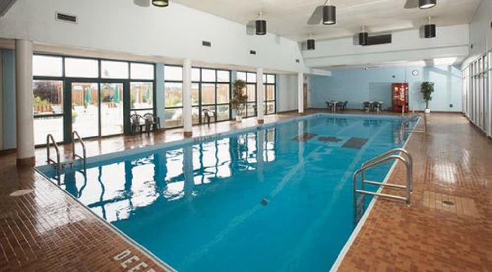 Ramada by Wyndham Thunder Bay Airlane Hotel 21/50