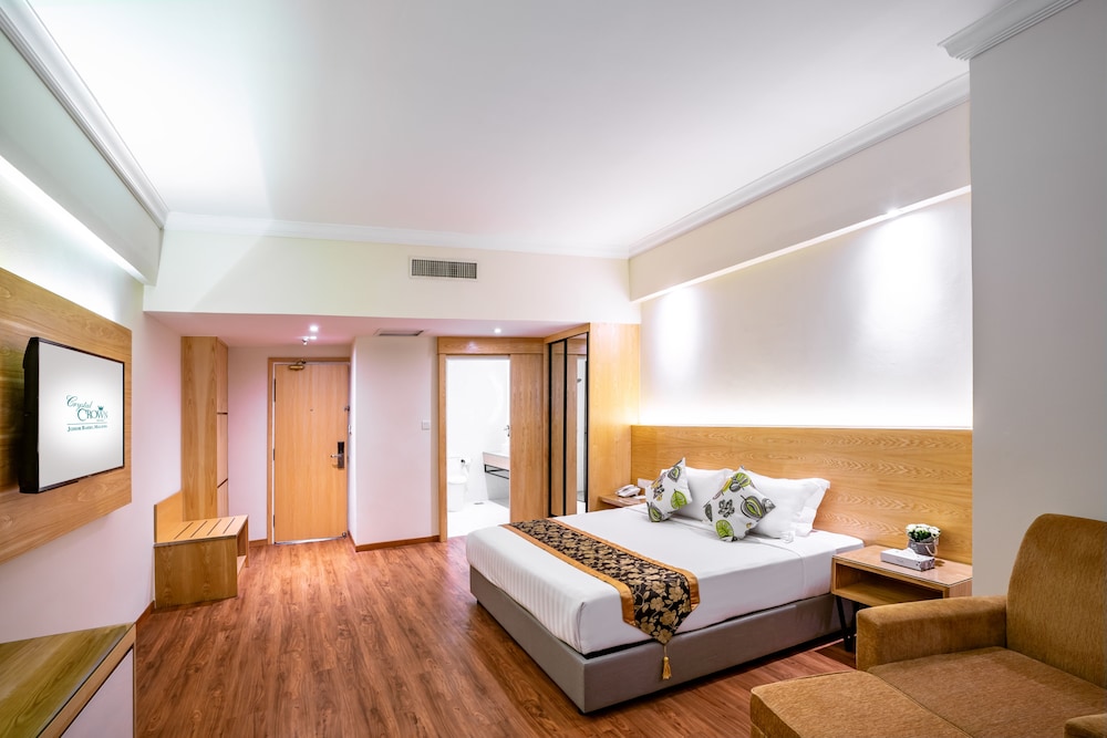 DELUXE RENOVATED