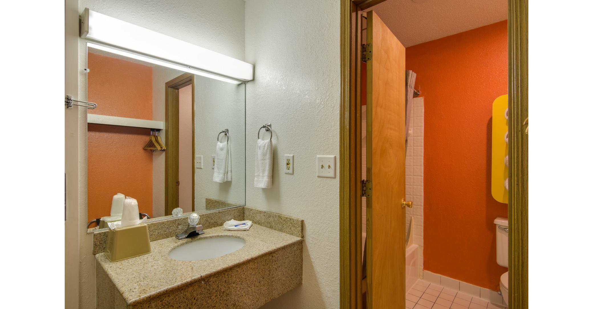Motel6 Waukegan, IL 58/63