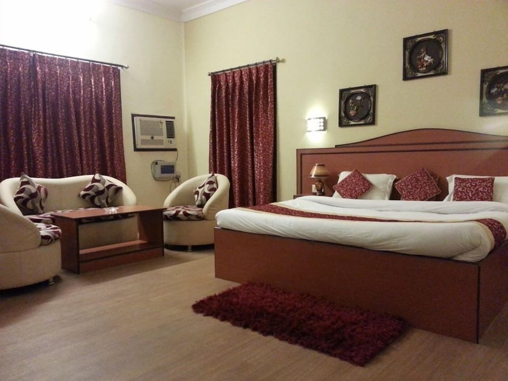 Hotel Varuna 33/46