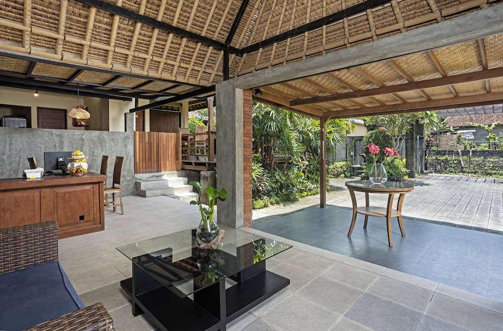 Yana Villas Kemenuh 17/68