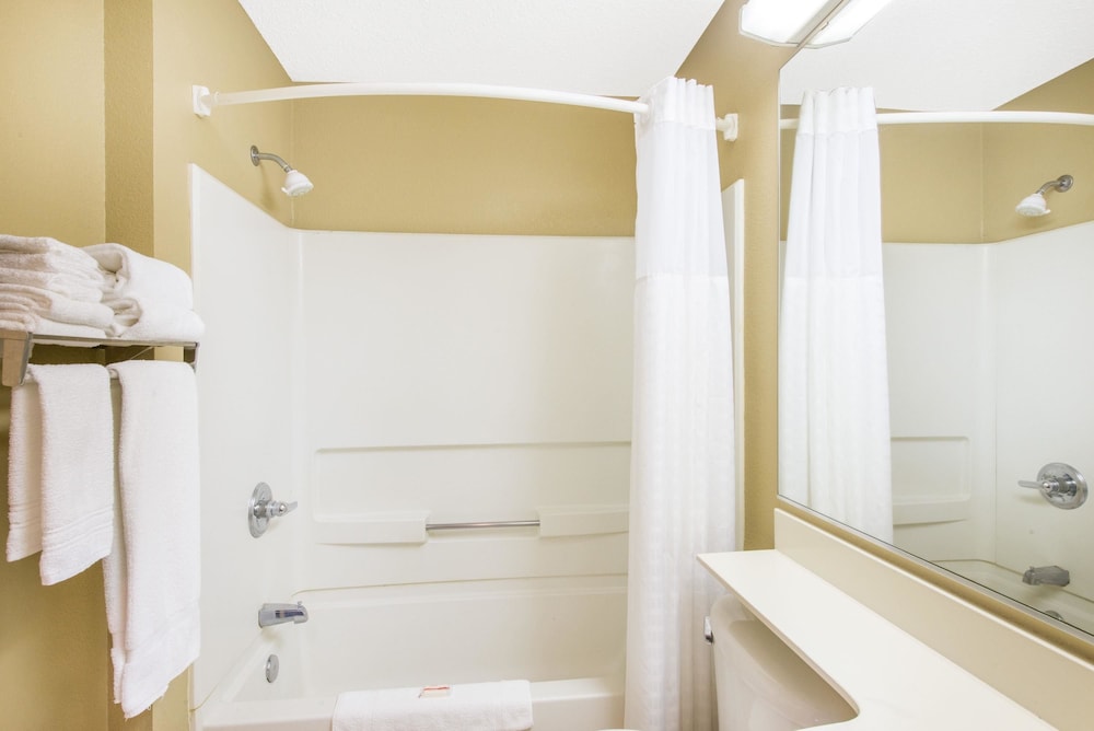 Microtel Inn & Suites by Wyndham Independence 9/29