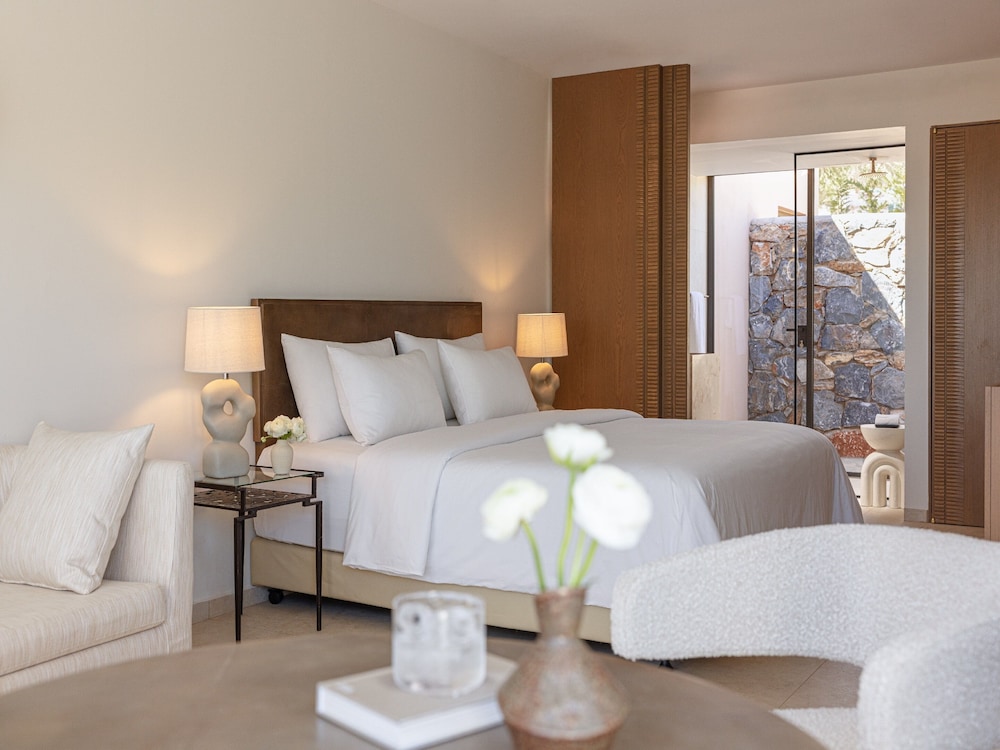 Deluxe, Bungalow, Double Bed, Lateral Side Sea View, Sofa، Cape Sounio, A Resort to Live 2/3