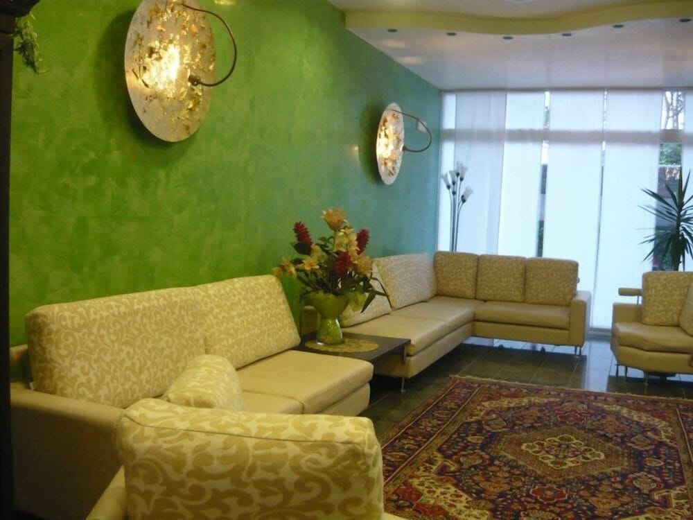 Hotel Lily 9/15