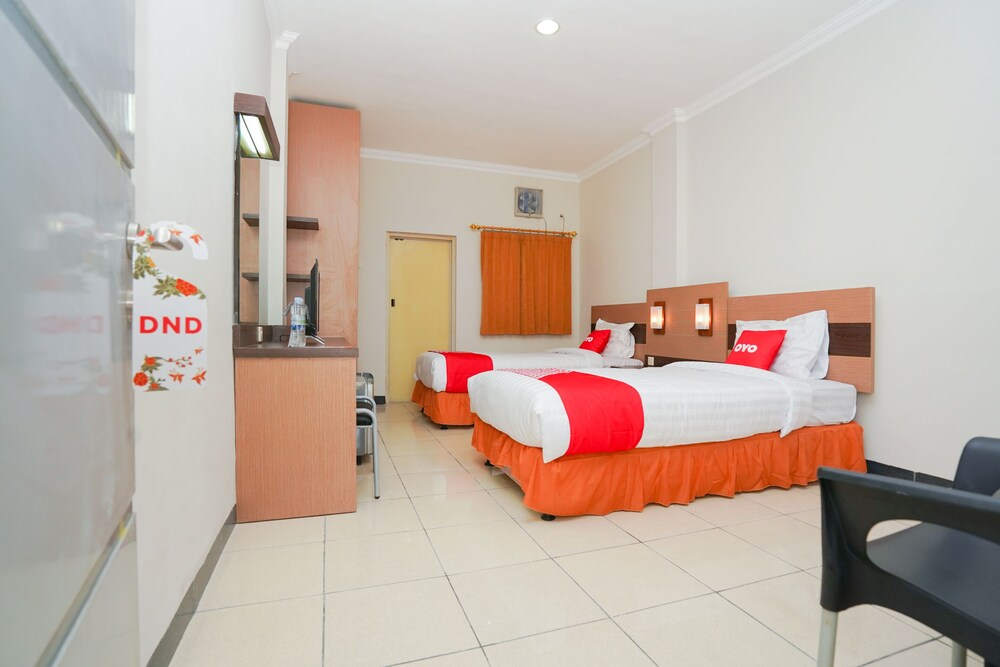 Oyo 2075 Graha Marina 34/54