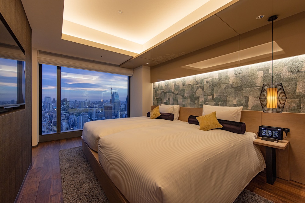 SUITE, TWIN BEDS