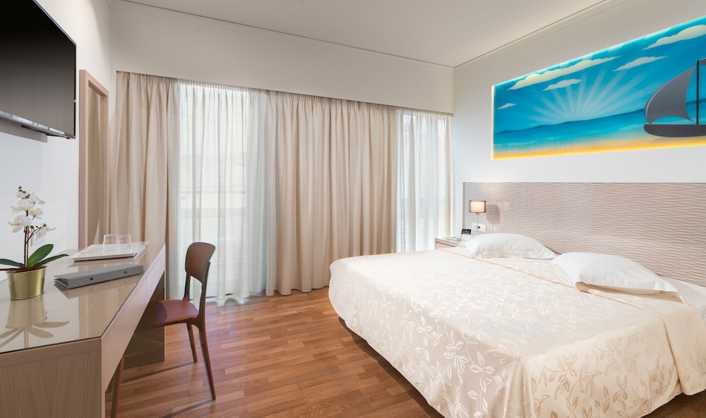 ROOM, SINGLE