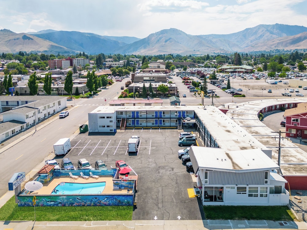 Holiday Lodge Wenatchee 32/42
