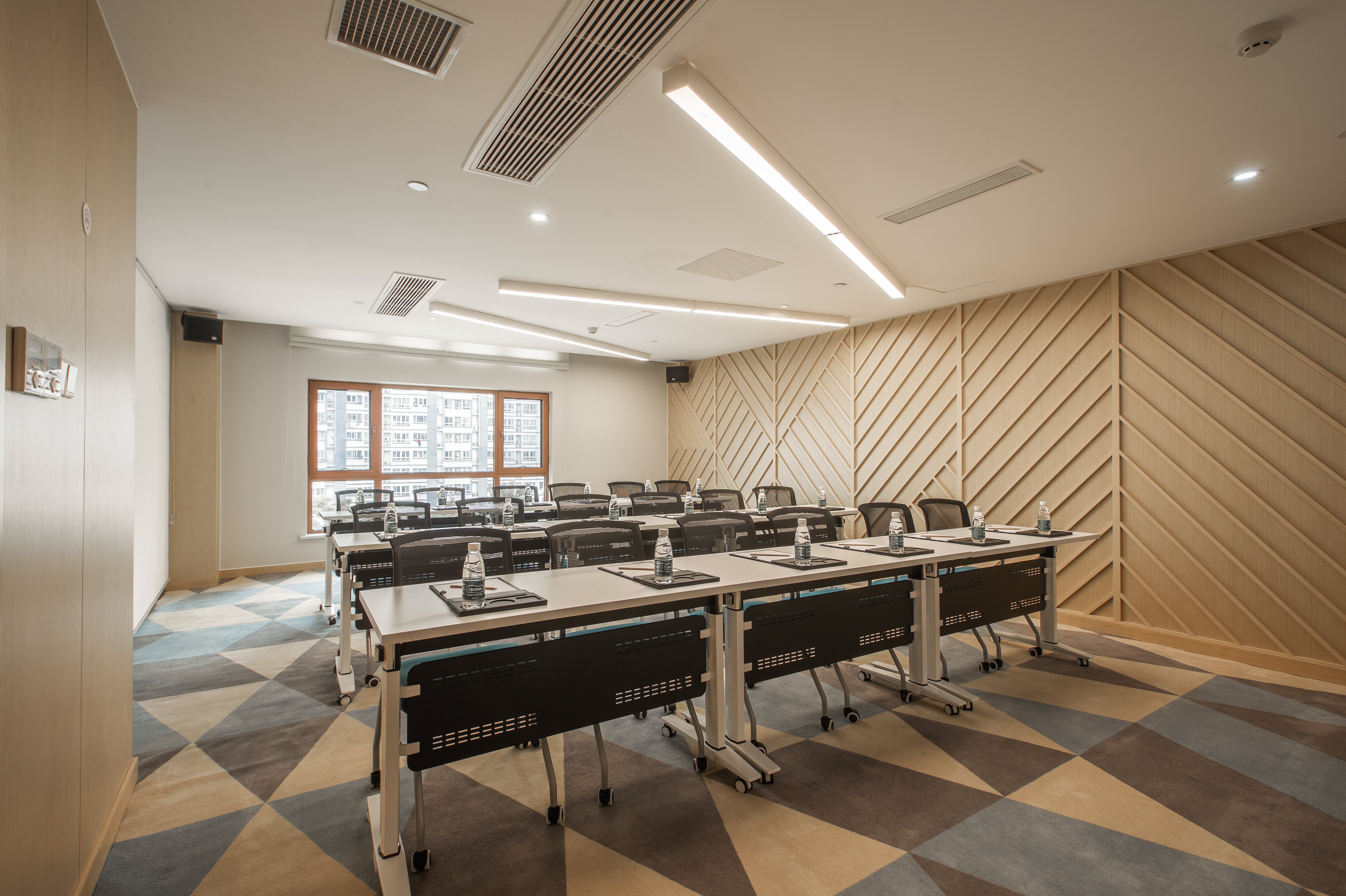 Holiday Inn Express Zhangjiagang Free Trade Zone 24/27