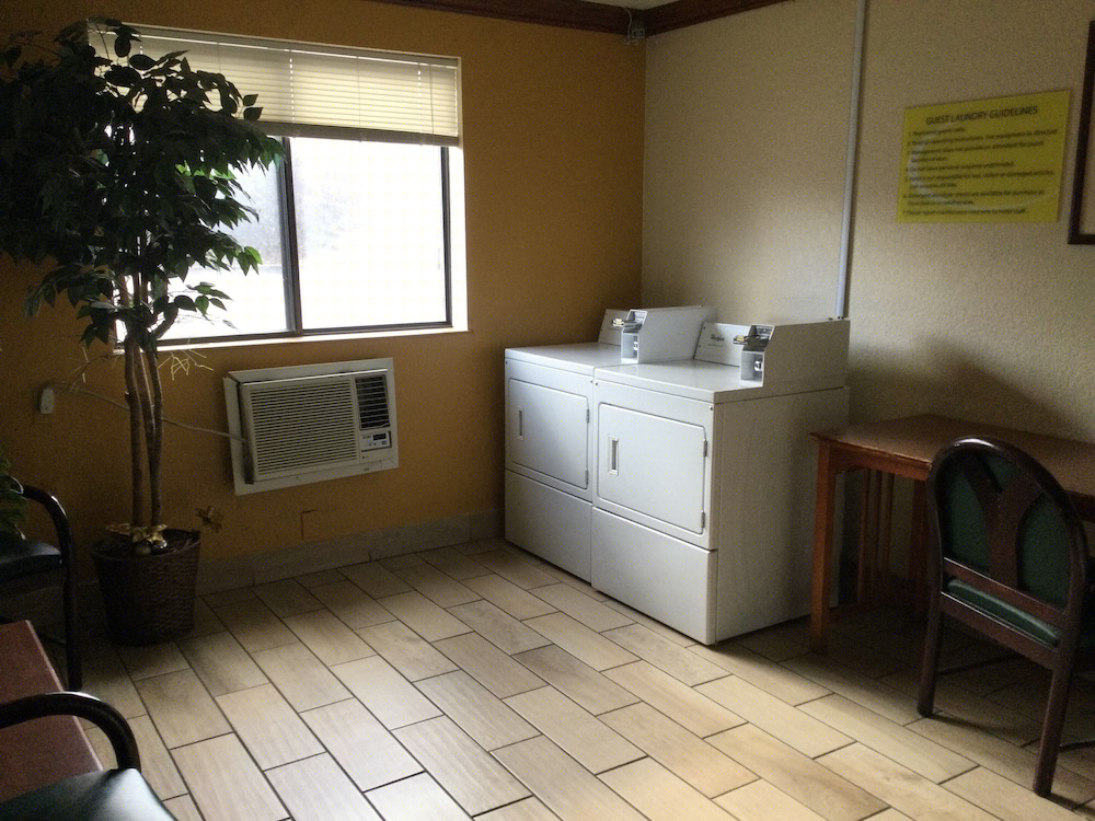 Super 8 By Wyndham Canton/Livonia Area 6/20