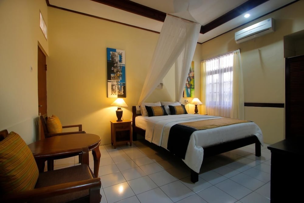 Hotel Jati And Home Stay 32/71