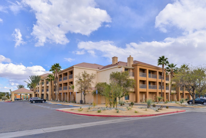 Courtyard Palm Desert 16/18