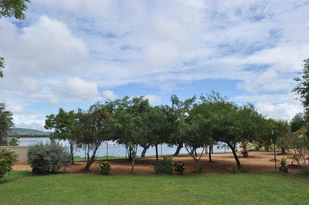 The Lake View Bungalow Yala 45/50