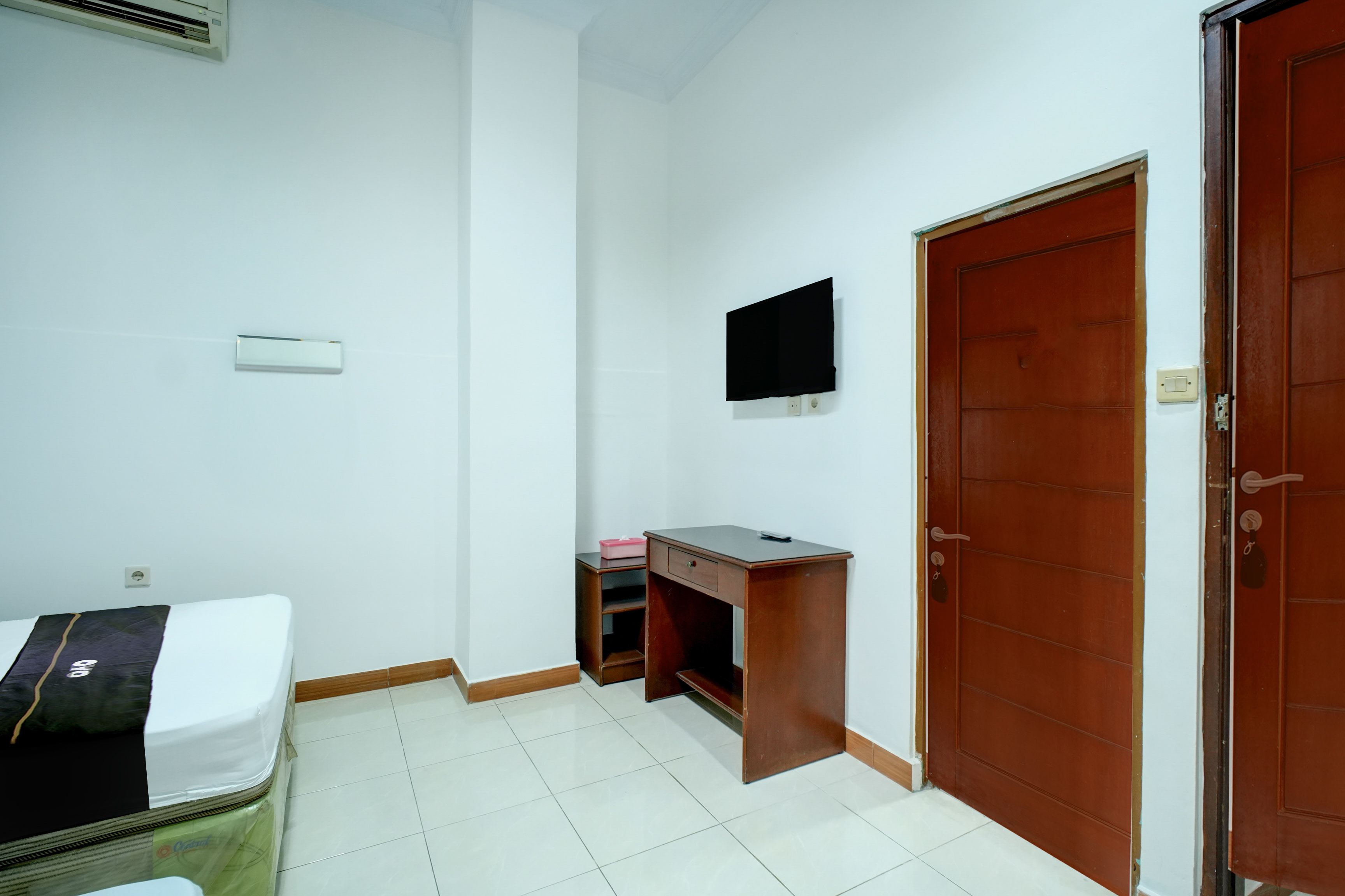 Hotel O Depok near Bhayangkara BRIMOB Hospital Formerly Hotel Mutiara Kelapa Dua Depok 11/45
