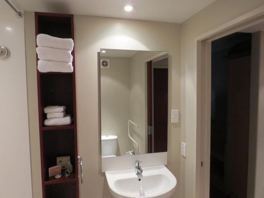 استوديو بسرير كينج بإطلالة على البحيرة، Queenstown Motel Apartments 8/10