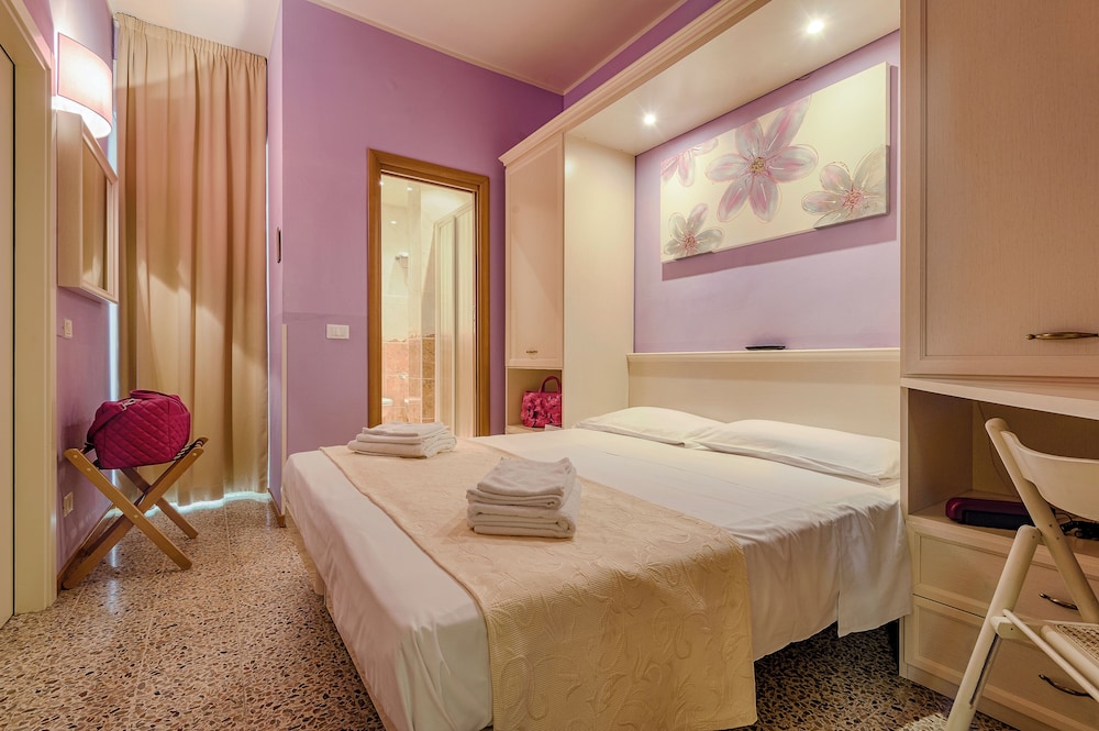 HOTEL PLAZA 26/53