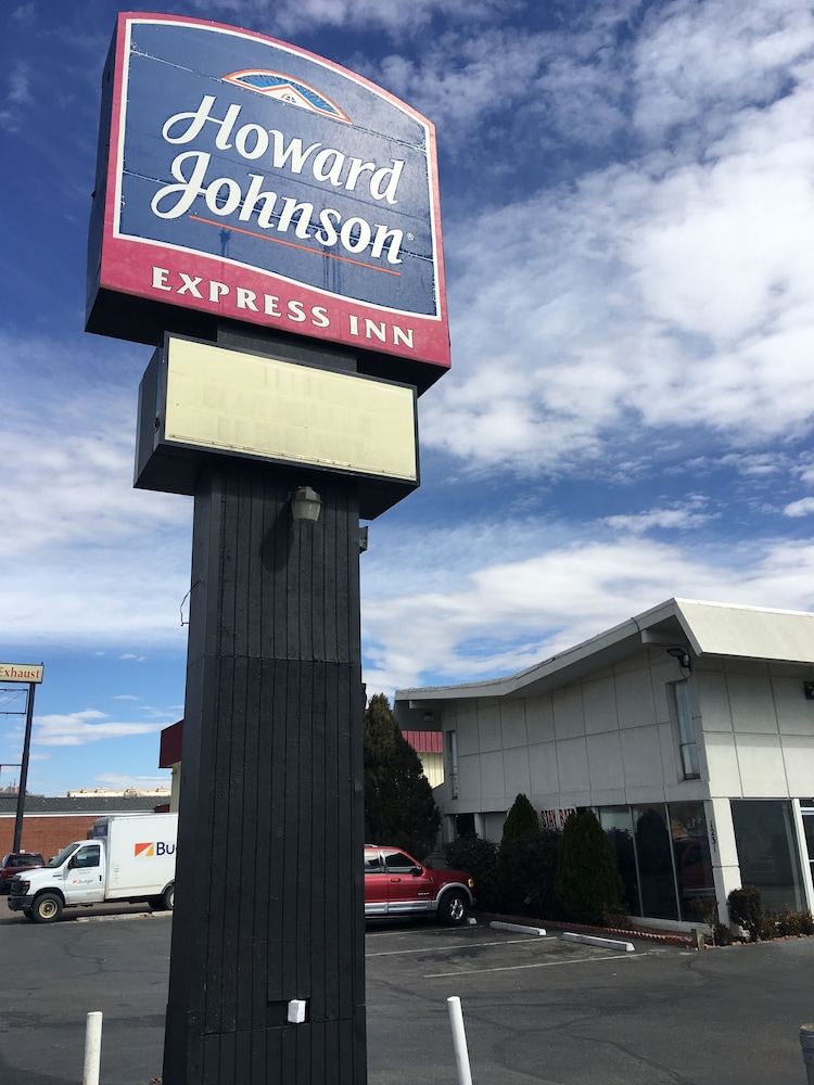Howard Johnson By Wyndham Colorado Springs 1/33