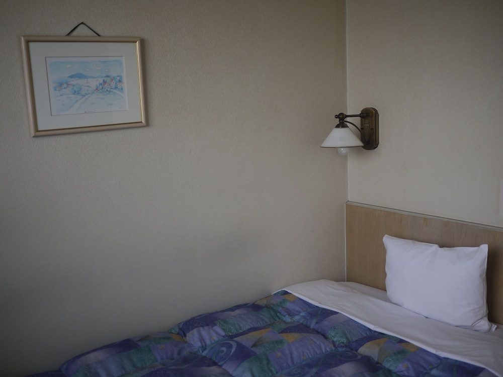 ROOM, TWIN BEDS
