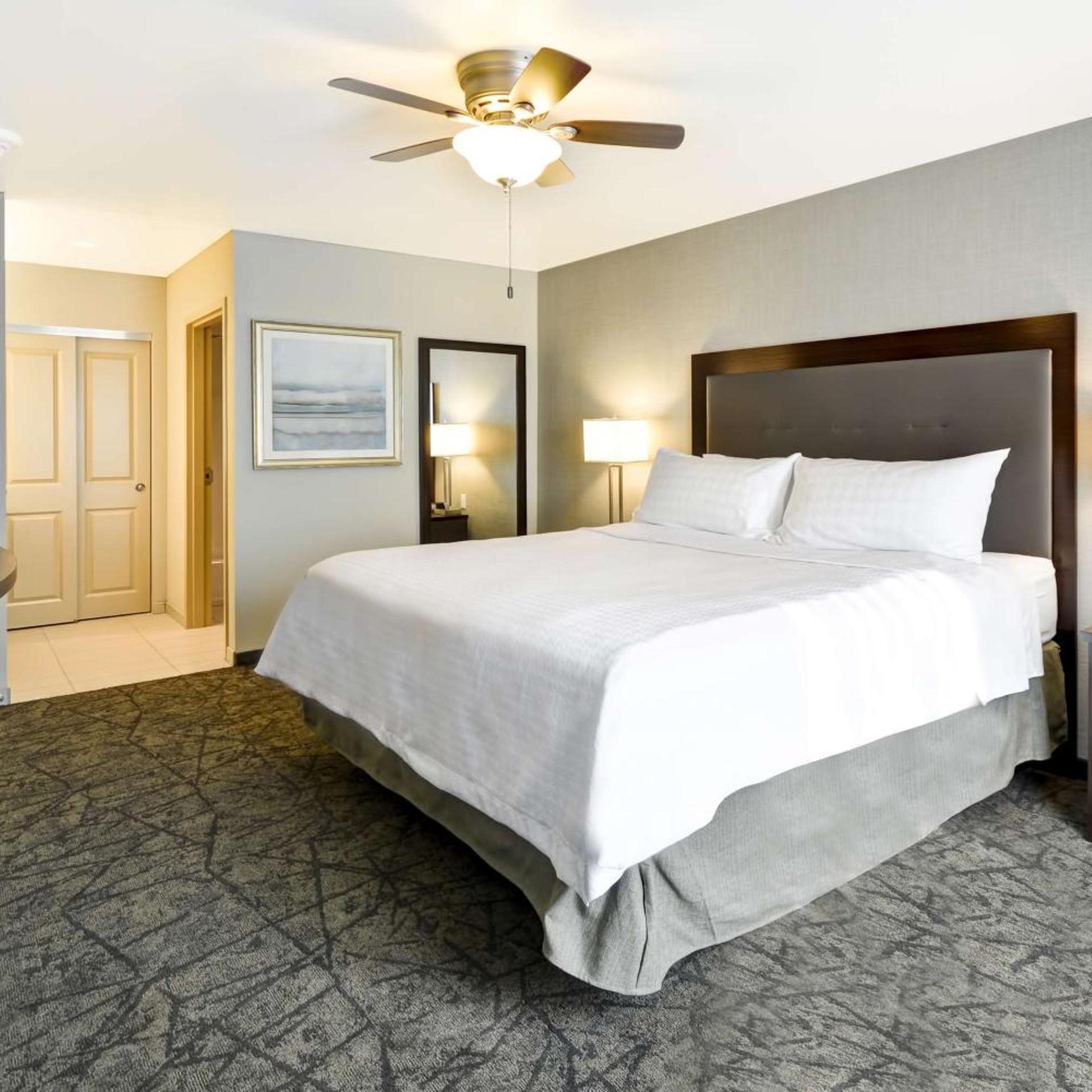 جناح بسرير كينج بغرفة نوم واحدة مع أريكة، Homewood Suites By Hilton Phoenix Tempe Asu Area 3/9