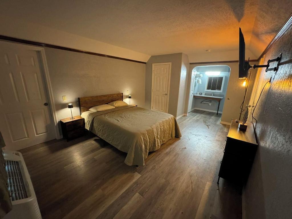 Econo Lodge Canadian, TX 13/22