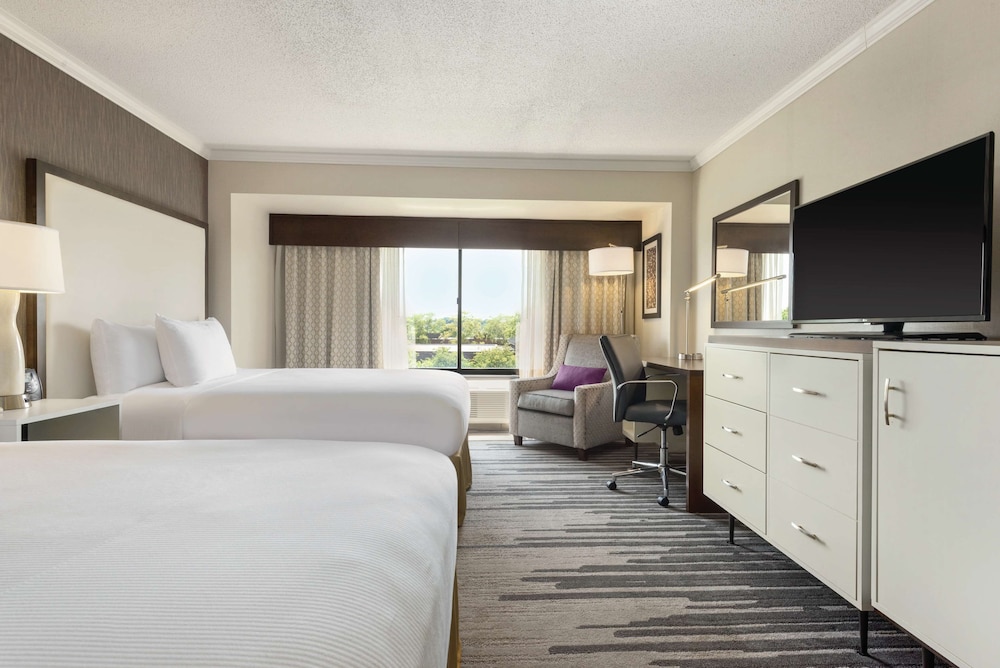 Doubletree By Hilton Milwaukee 17/58