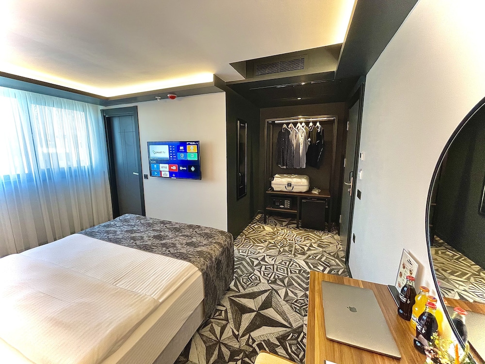 Weingart Hotel 16/52