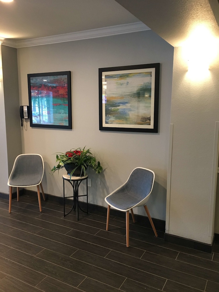 Best Western Visalia Hotel 35/55