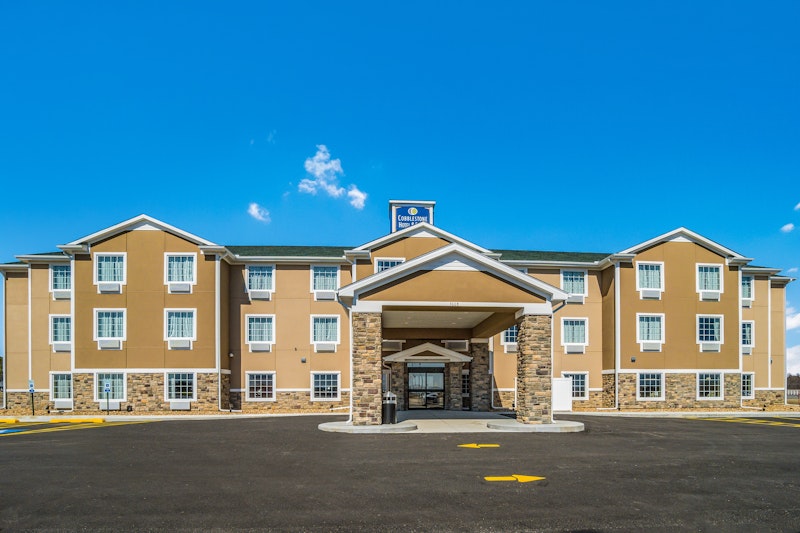 Cobblestone Hotel & Suites - Newport 58/61