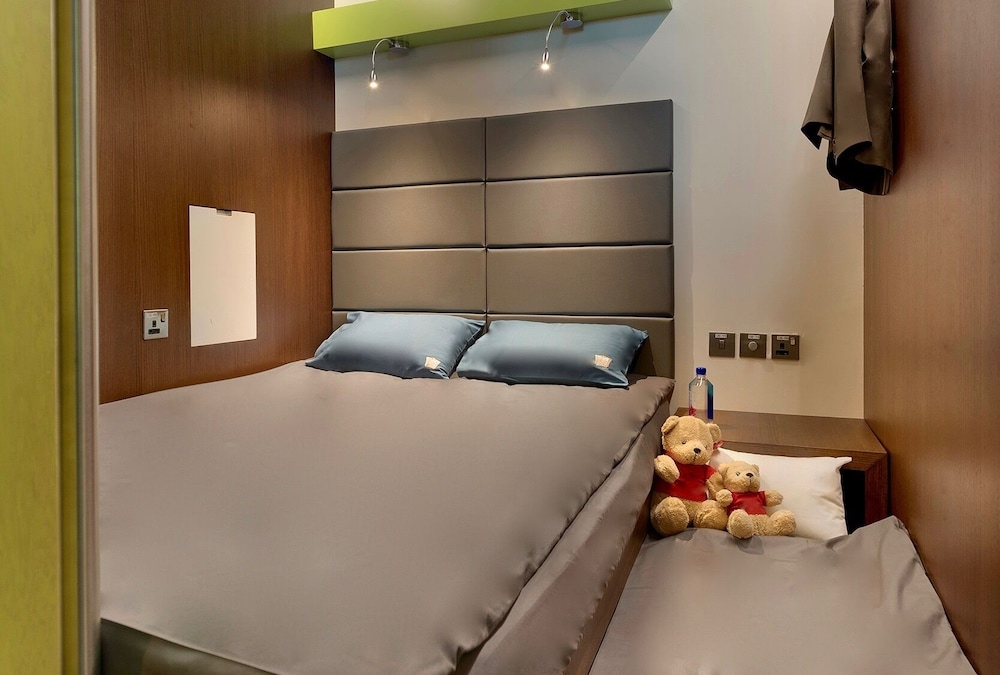 Sleep N Fly Sleep Lounge A Gates Terminal 3 Transit Only 23/50