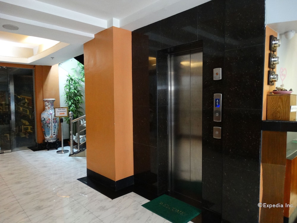 Silver Oaks Suite Hotel 8/25