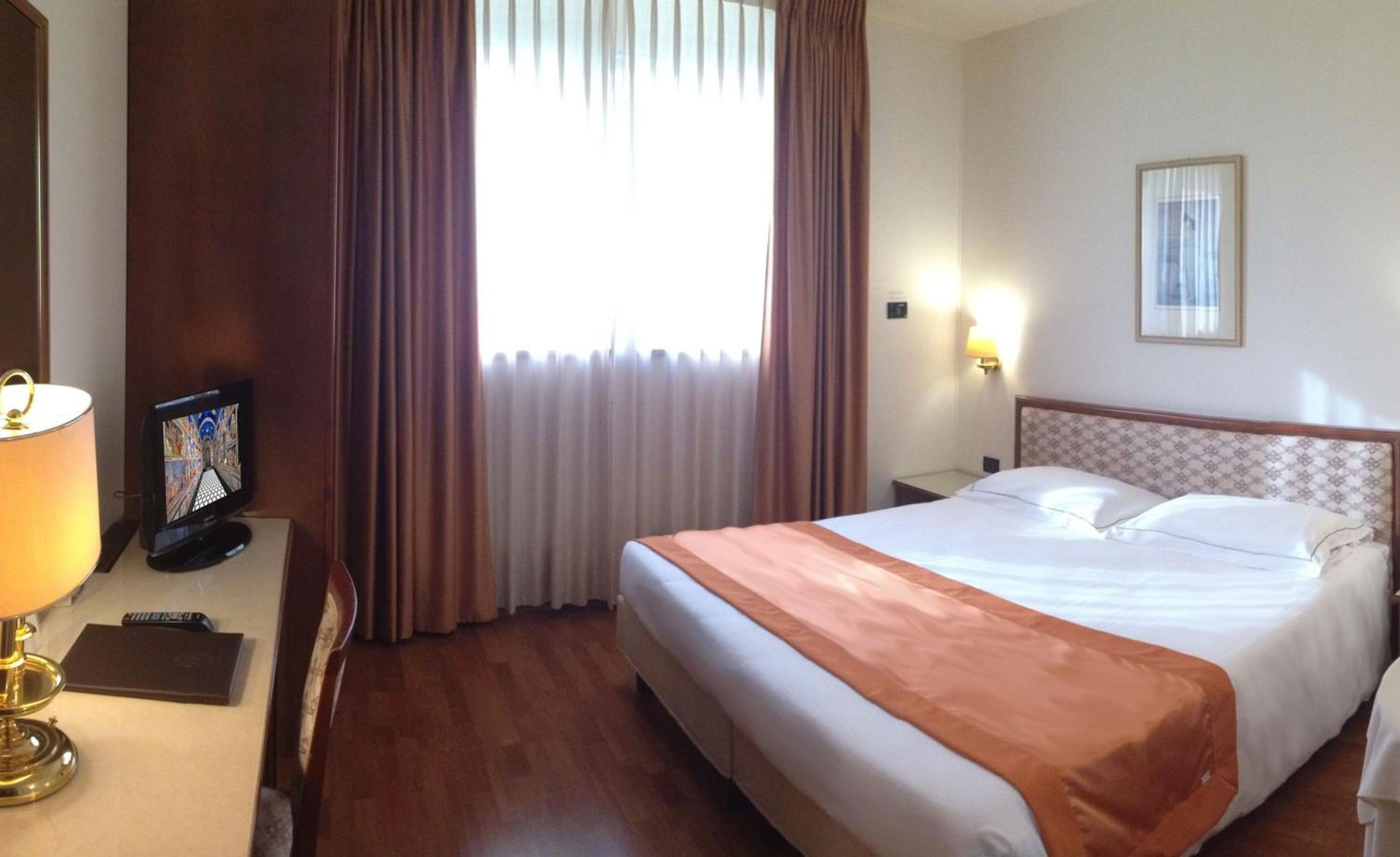 Hotel Marconi 8/31