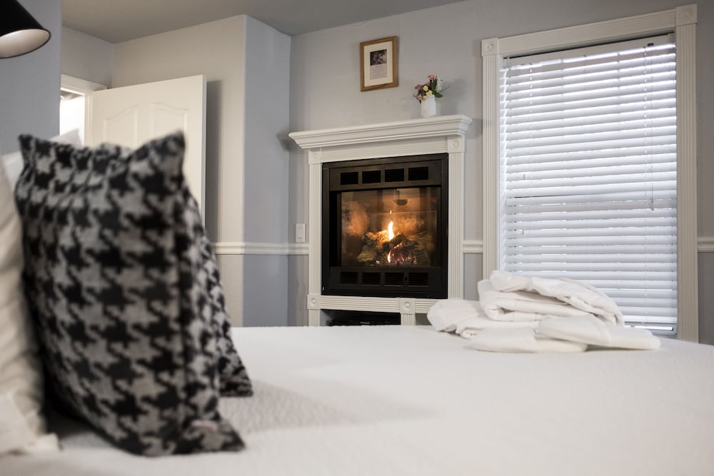 Hounds Tooth Inn 16/50