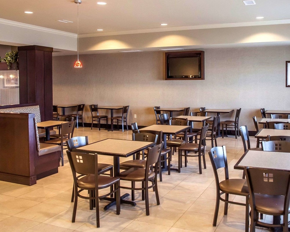 Spark by Hilton Cincinnati Fairfield 37/42