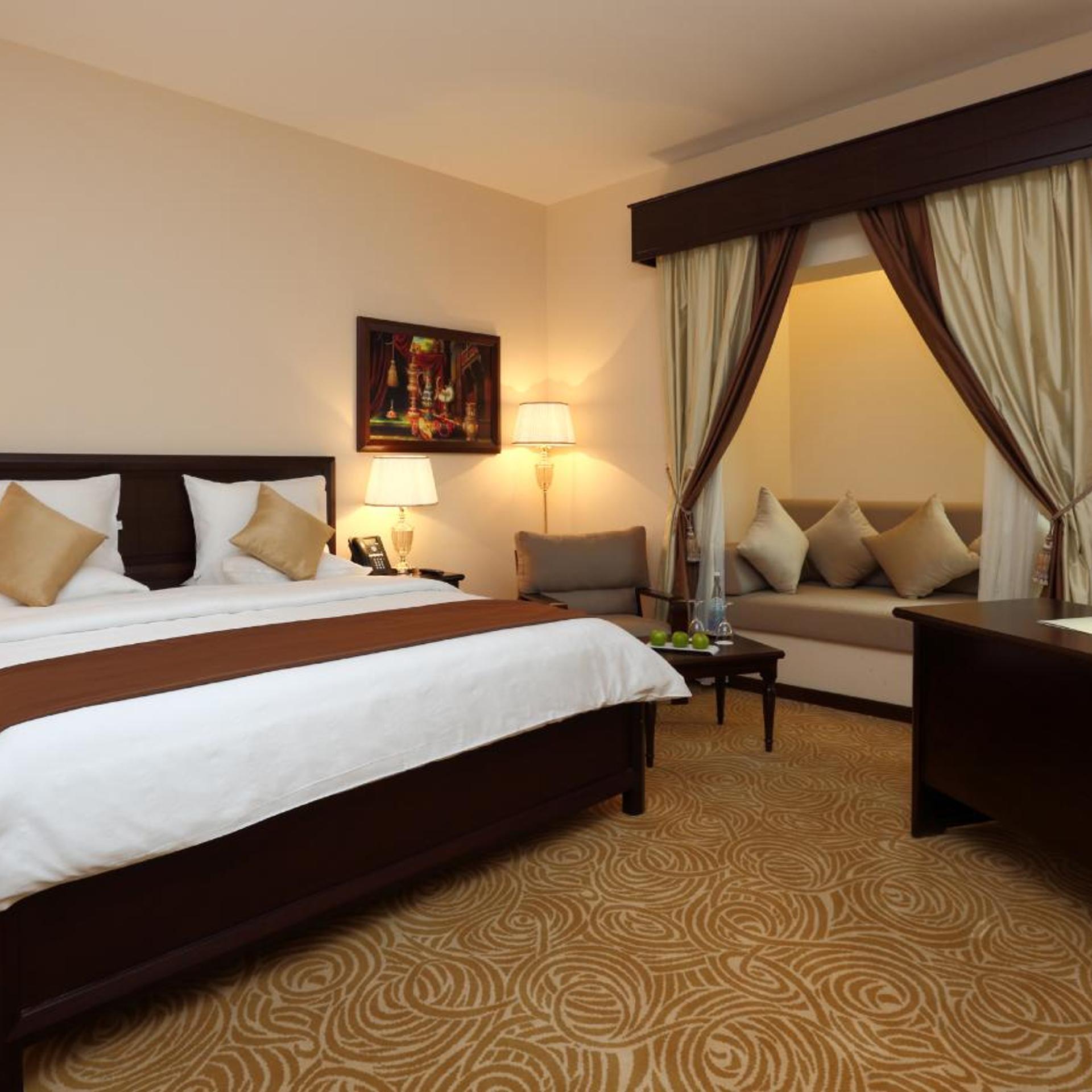 DELUXE ROOM