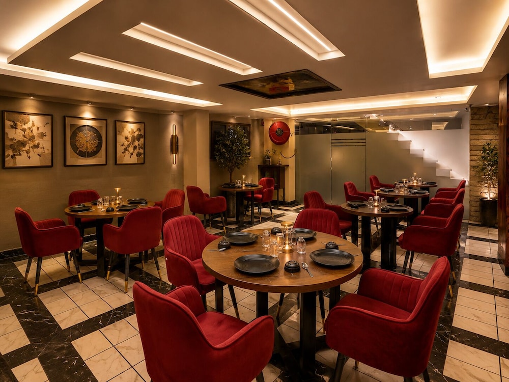 Jyoti Mahal A Royal Heritage Hotel 44/50