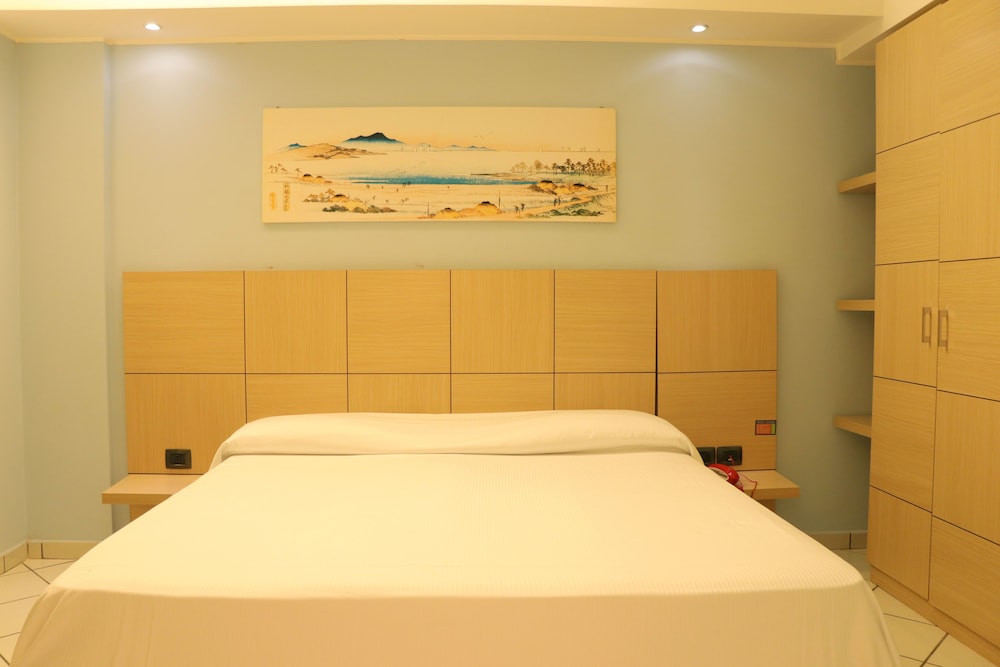 Ancora Hotel 19/72