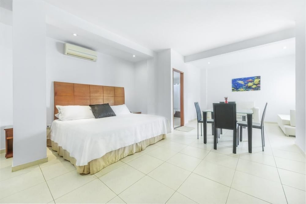 Coral Reef Hotel 12/58