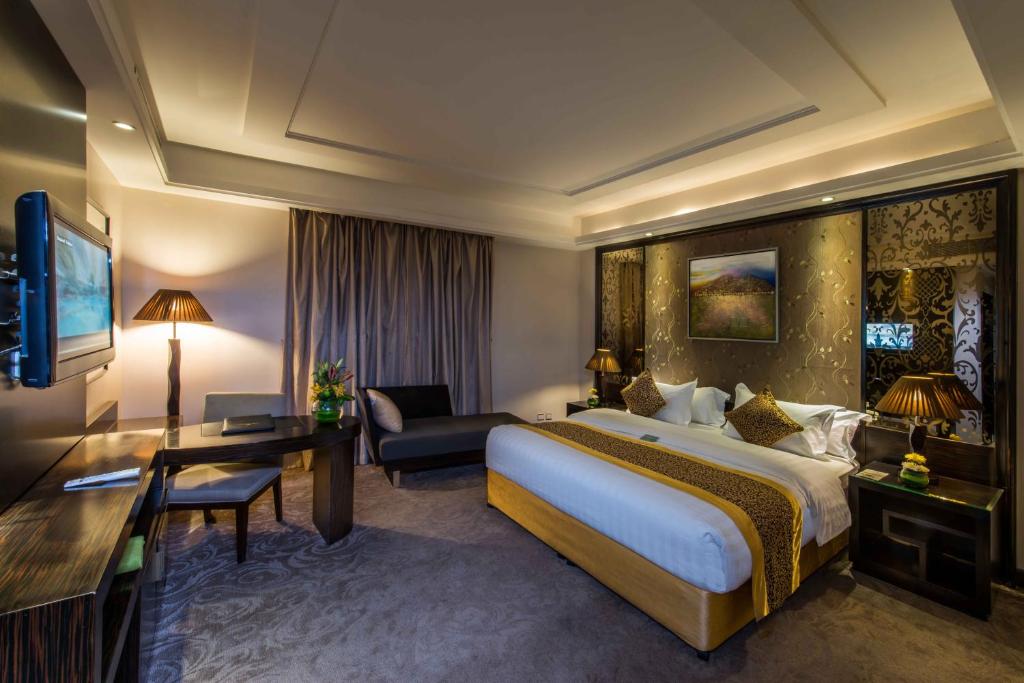 2 Bedrooms, Suite, 2 Bathrooms