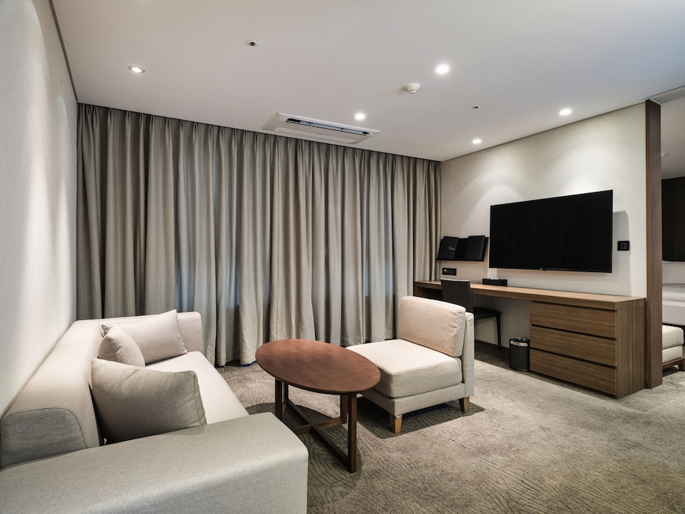 Ramada Encore by Wyndham CheonAn 37/50