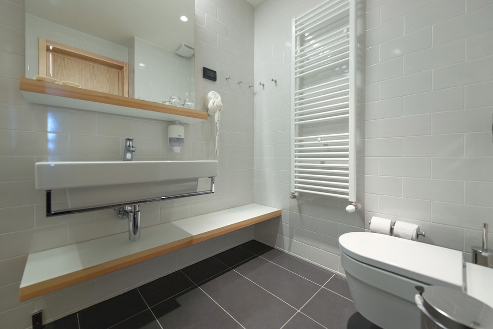 2 BEDROOMS, PREMIUM, APARTMENT