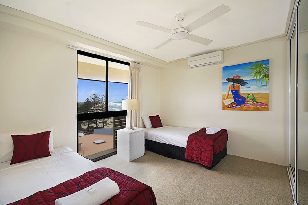 Clubb Coolum Beach Resort 10/65