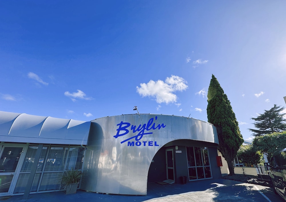 Brylin Motel 2/58
