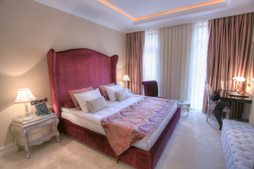 The Lake Palace Hotel Baku 16/50