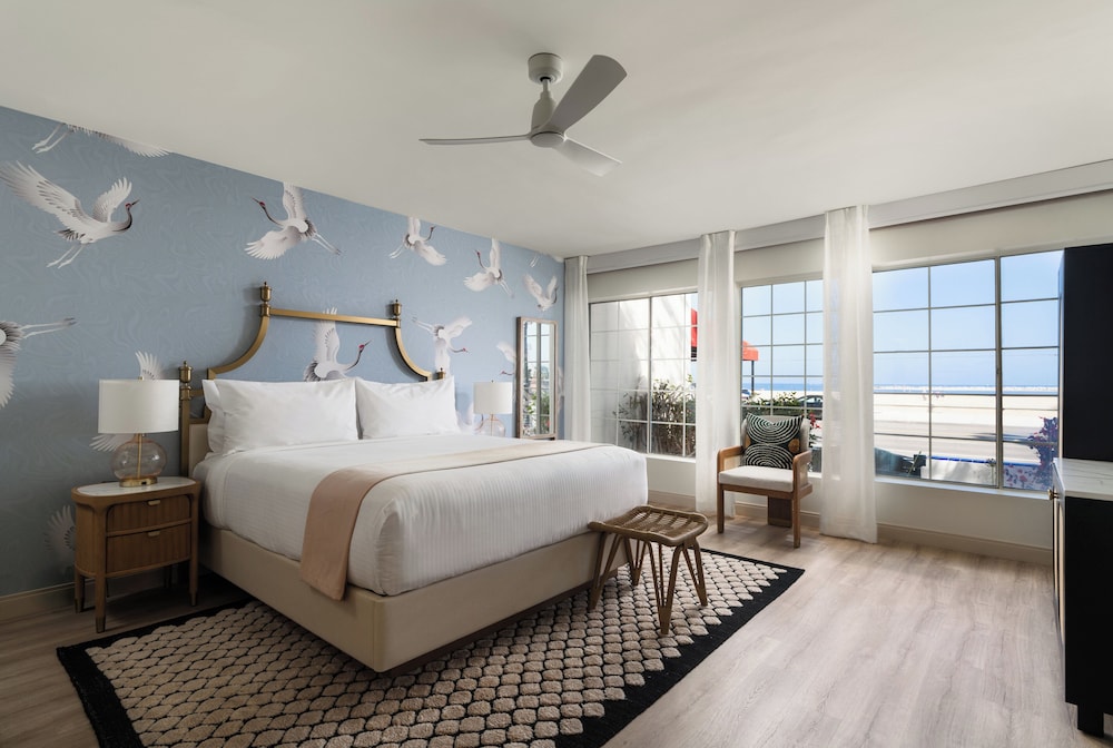 RENOVATED, KING BED, OCEAN VIEW, SOFA