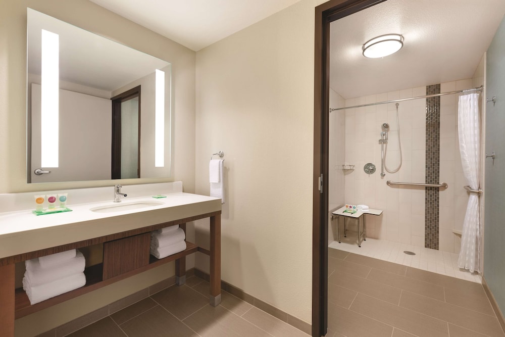Specialty, King Bed, Accessible