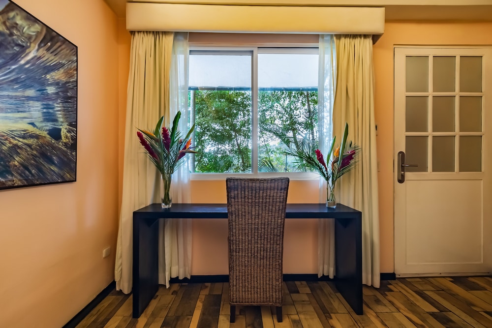Gaia Hotel and Reserve 27/37