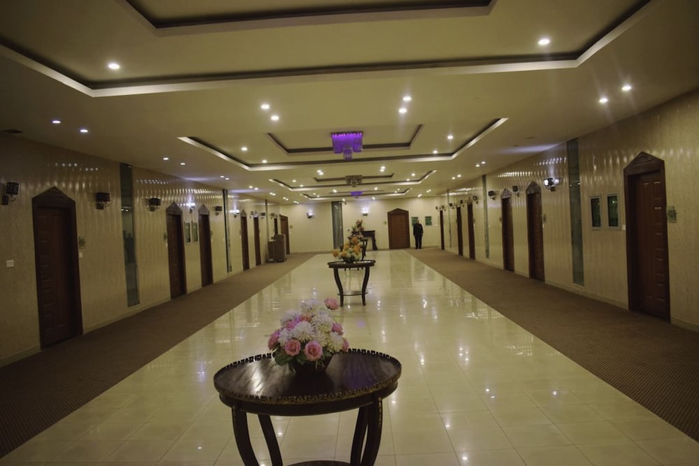 Grand Millennium Hotel Lahore (Local) 28/41